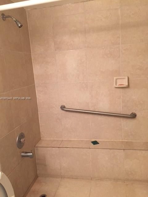 For Rent: $1,850 (1 beds, 1 baths, 710 Square Feet)