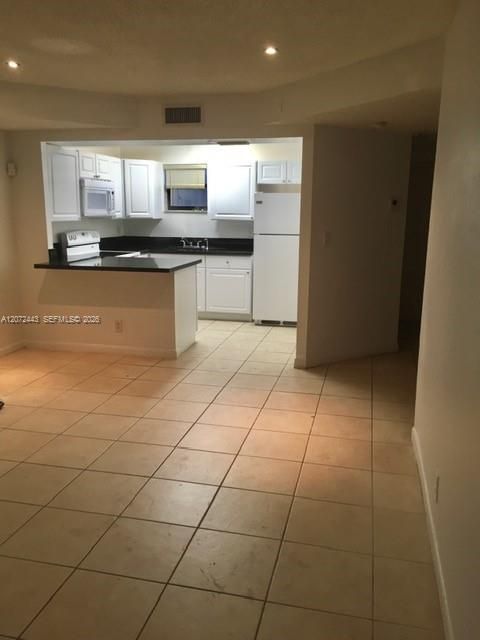 For Rent: $1,850 (1 beds, 1 baths, 710 Square Feet)