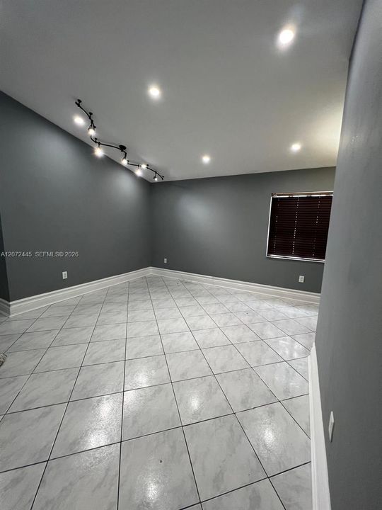 For Rent: $3,800 (4 beds, 2 baths, 1414 Square Feet)