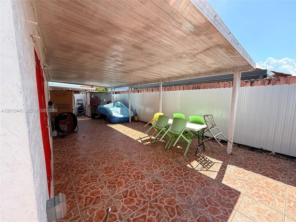 For Rent: $3,800 (4 beds, 2 baths, 1414 Square Feet)