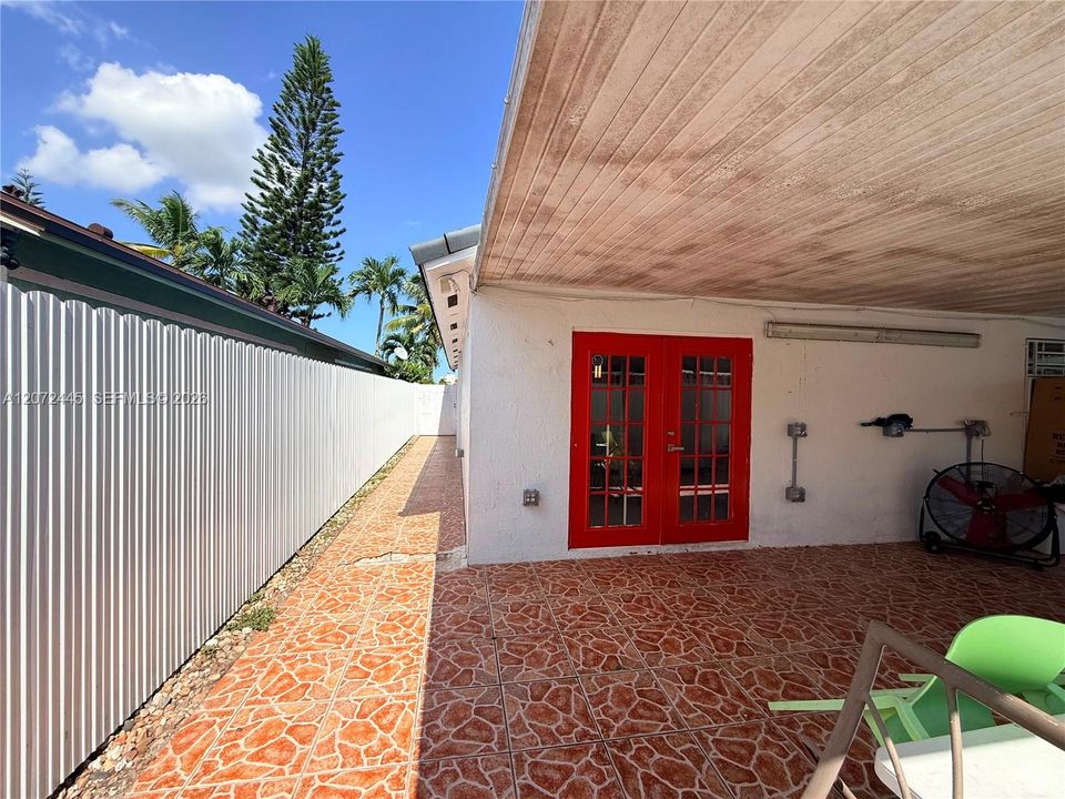 For Rent: $3,800 (4 beds, 2 baths, 1414 Square Feet)