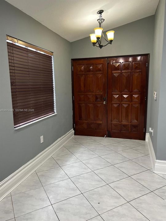 For Rent: $3,800 (4 beds, 2 baths, 1414 Square Feet)