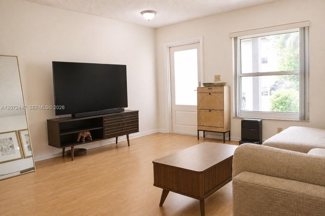 En Venta: $435,000 (2 camas, 2 baños, 1455 Pies cuadrados)