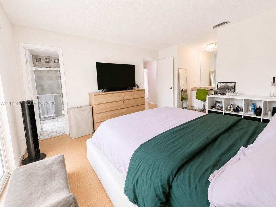 En Venta: $435,000 (2 camas, 2 baños, 1455 Pies cuadrados)