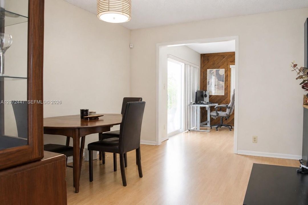 En Venta: $435,000 (2 camas, 2 baños, 1455 Pies cuadrados)