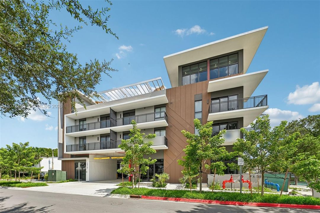 For Rent: $2,142 (1 beds, 1 baths, 632 Square Feet)