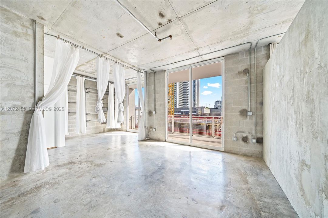 For Sale: $519,000 (2 beds, 2 baths, 963 Square Feet)