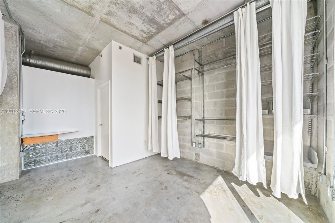 For Sale: $519,000 (2 beds, 2 baths, 963 Square Feet)