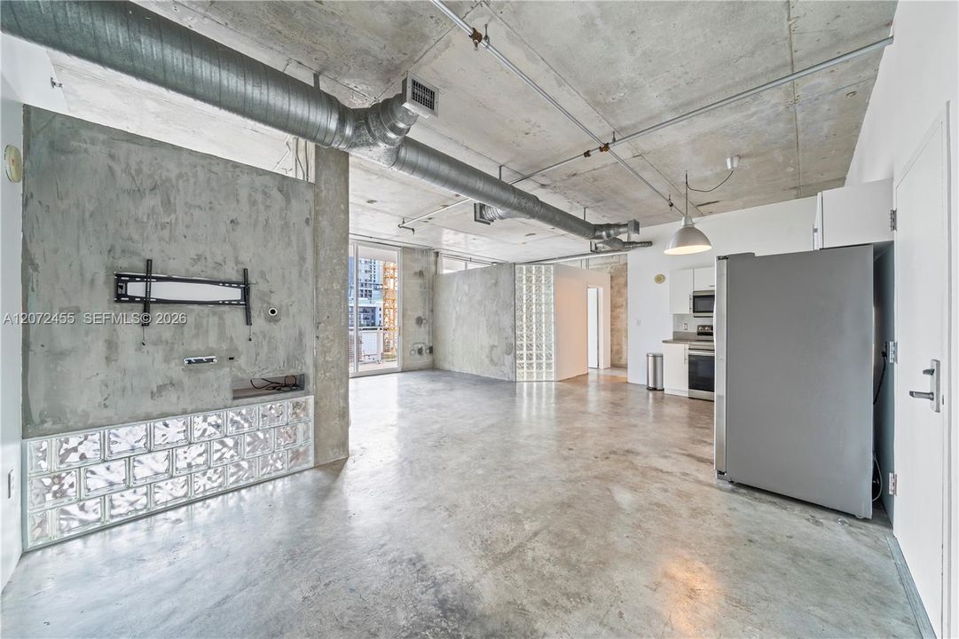 For Sale: $519,000 (2 beds, 2 baths, 963 Square Feet)