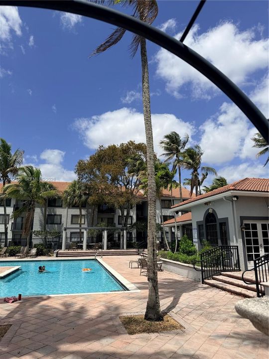 For Rent: $2,250 (3 beds, 2 baths, 1263 Square Feet)