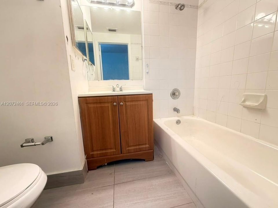 For Rent: $2,500 (3 beds, 3 baths, 1212 Square Feet)