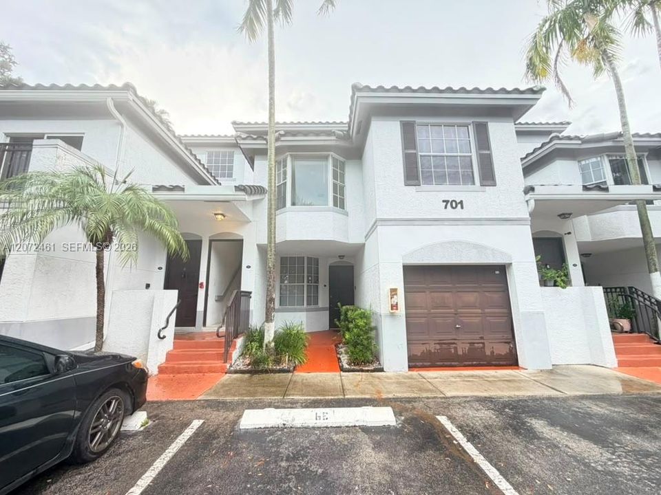 For Rent: $2,500 (3 beds, 3 baths, 1212 Square Feet)