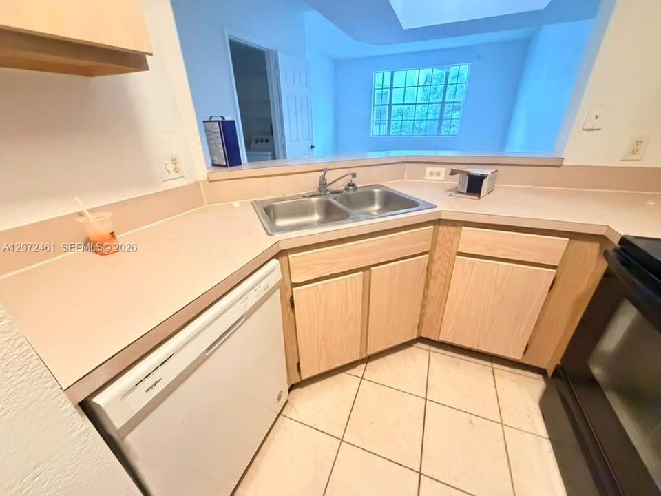 For Rent: $2,500 (3 beds, 3 baths, 1212 Square Feet)