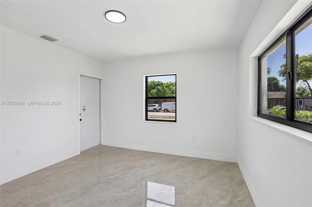 For Sale: $575,000 (3 beds, 2 baths, 1192 Square Feet)