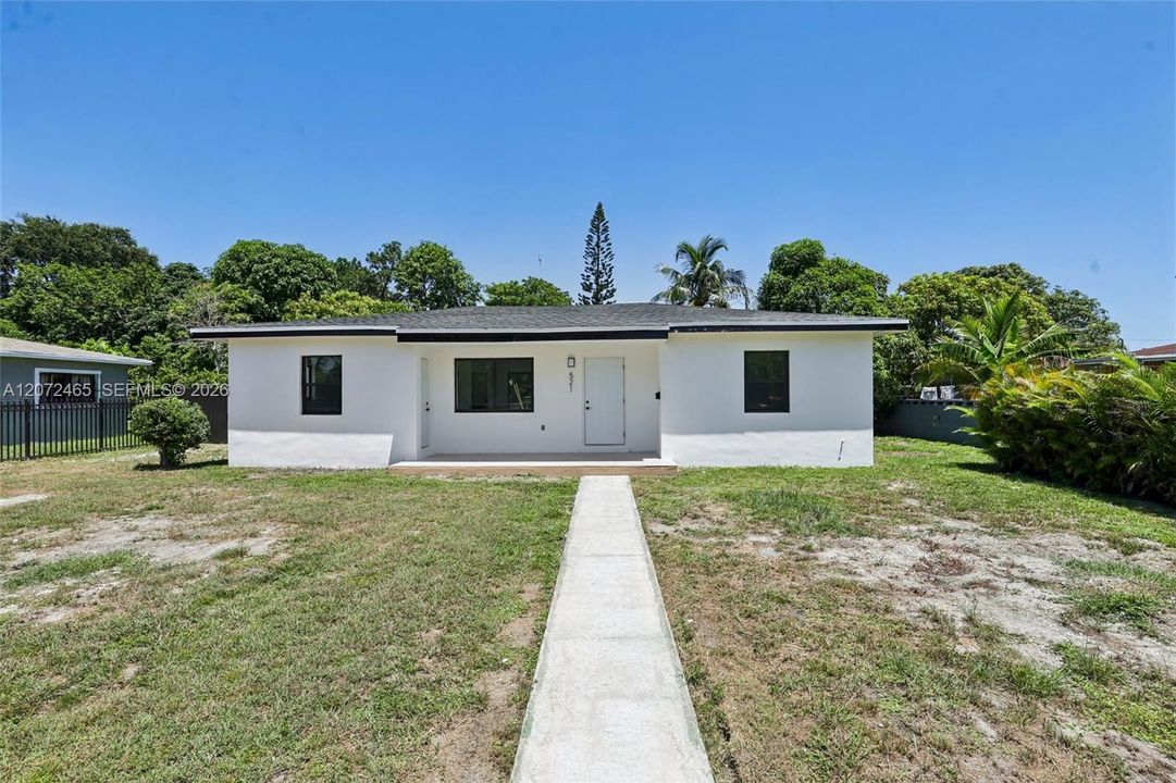 For Sale: $575,000 (3 beds, 2 baths, 1192 Square Feet)