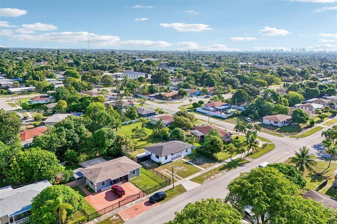 For Sale: $575,000 (3 beds, 2 baths, 1192 Square Feet)
