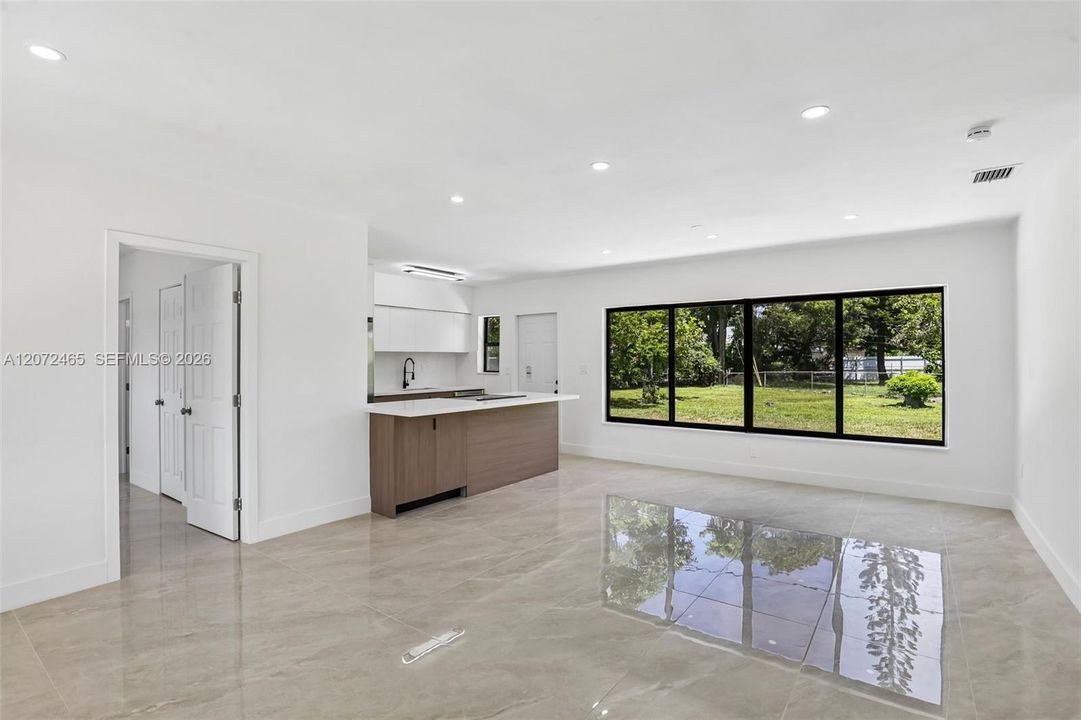 For Sale: $575,000 (3 beds, 2 baths, 1192 Square Feet)