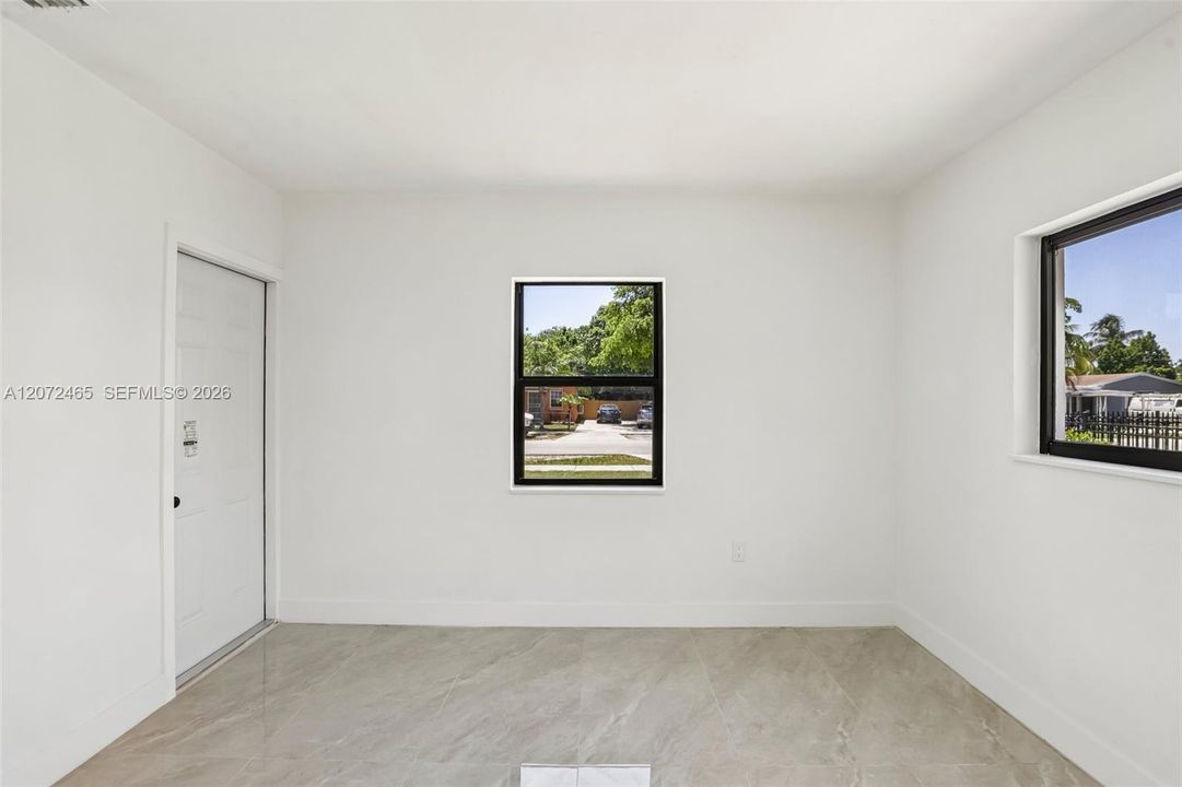 For Sale: $575,000 (3 beds, 2 baths, 1192 Square Feet)