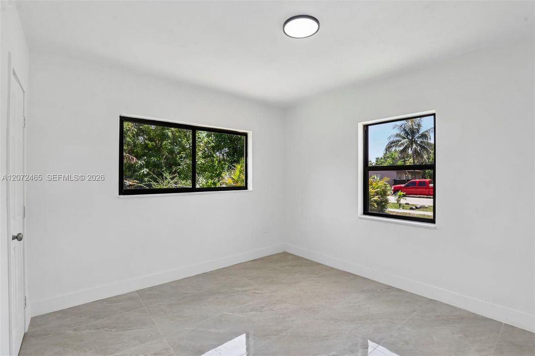 For Sale: $575,000 (3 beds, 2 baths, 1192 Square Feet)