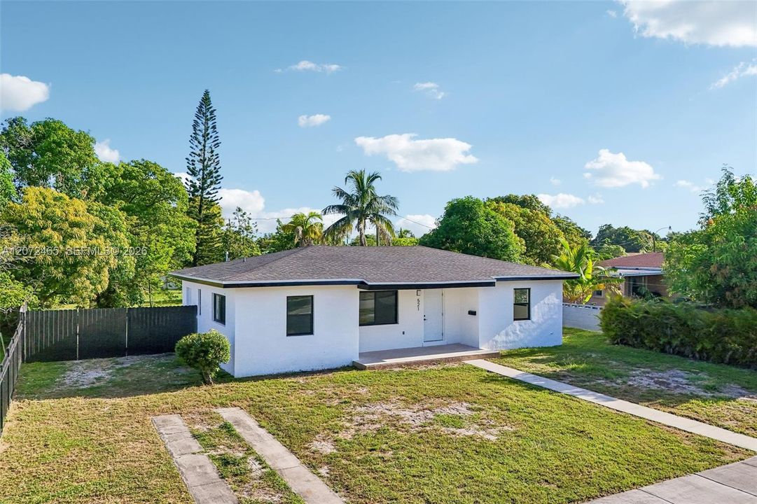 For Sale: $575,000 (3 beds, 2 baths, 1192 Square Feet)