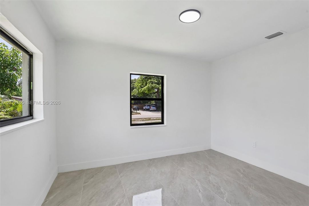 For Sale: $575,000 (3 beds, 2 baths, 1192 Square Feet)