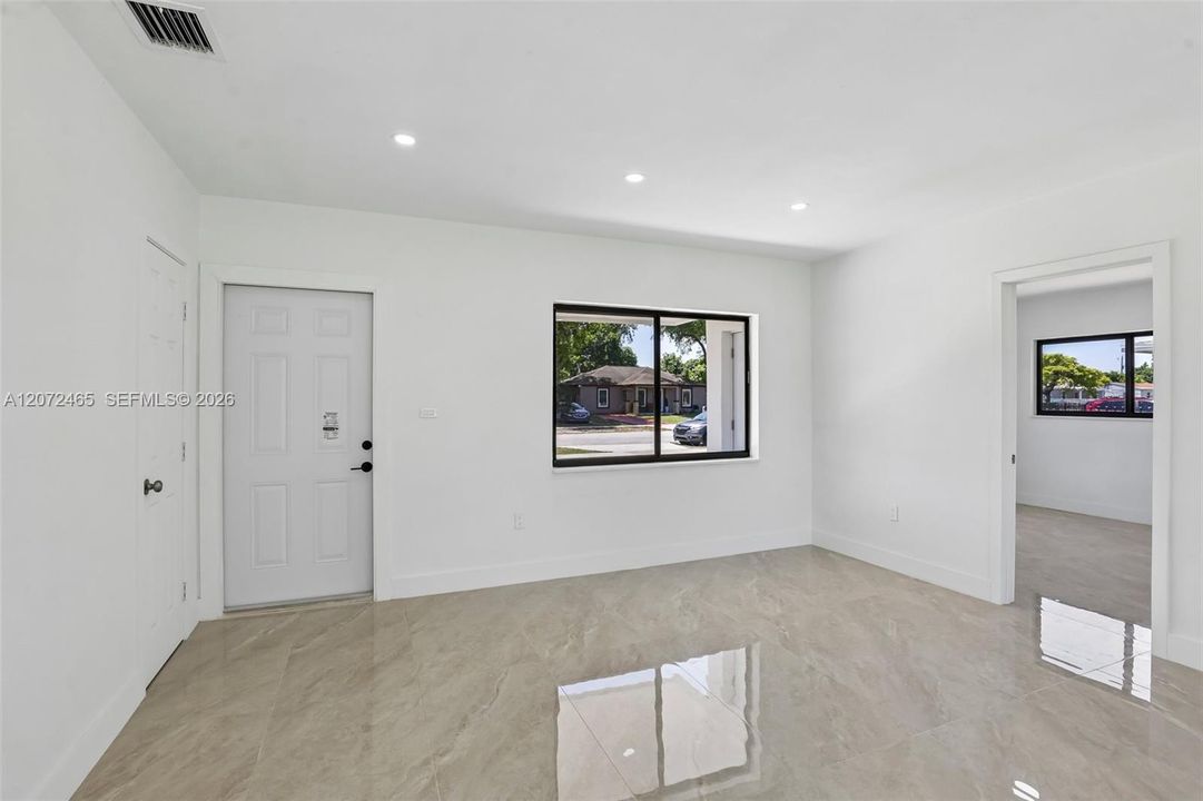 For Sale: $575,000 (3 beds, 2 baths, 1192 Square Feet)