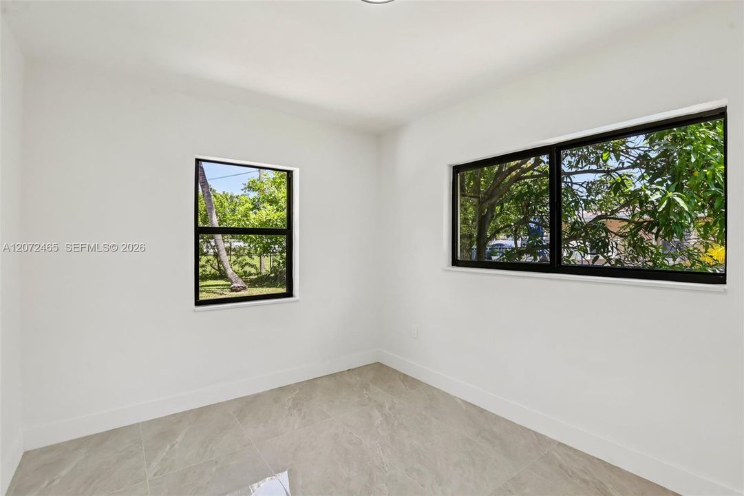 For Sale: $575,000 (3 beds, 2 baths, 1192 Square Feet)