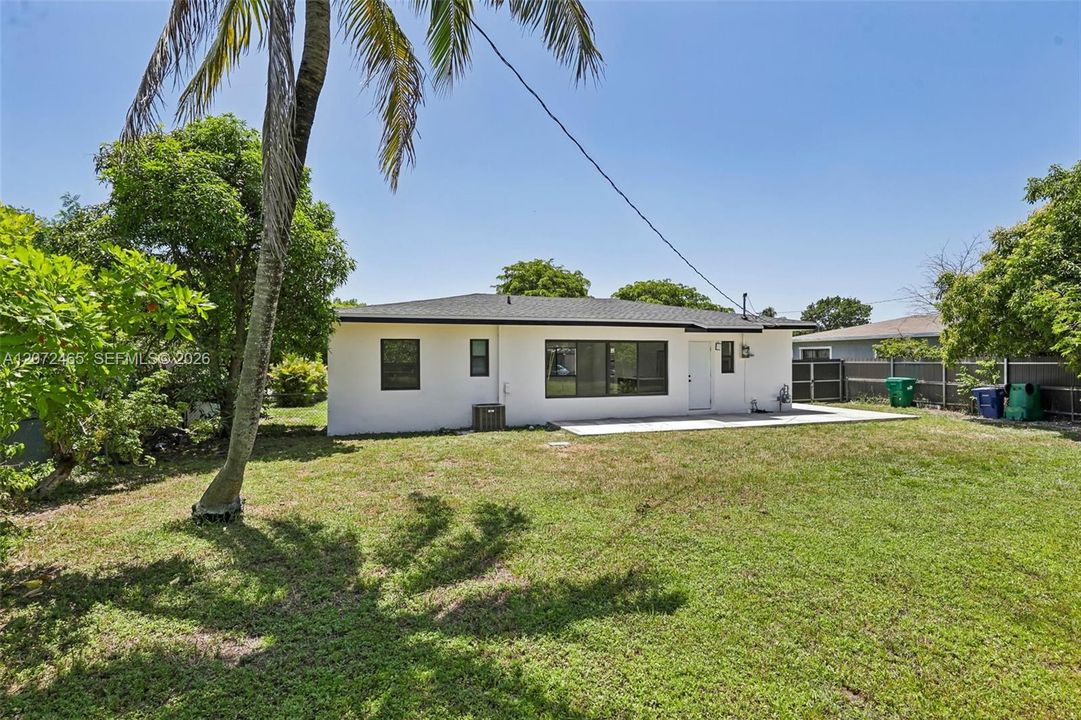 For Sale: $575,000 (3 beds, 2 baths, 1192 Square Feet)