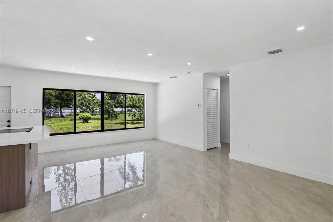 For Sale: $575,000 (3 beds, 2 baths, 1192 Square Feet)