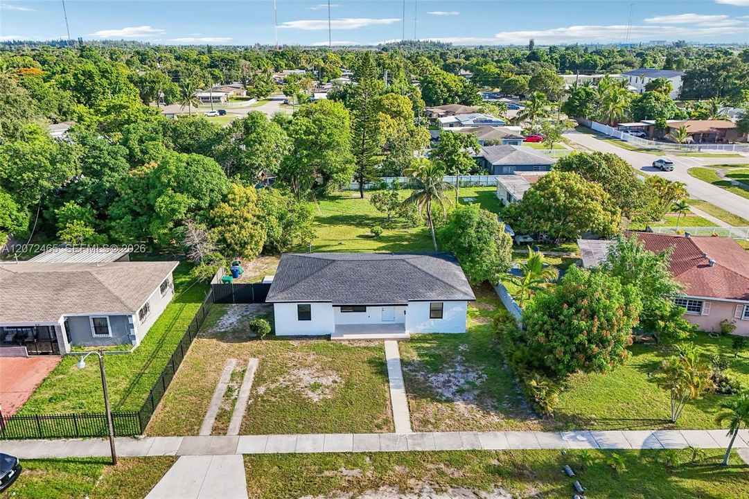 For Sale: $575,000 (3 beds, 2 baths, 1192 Square Feet)