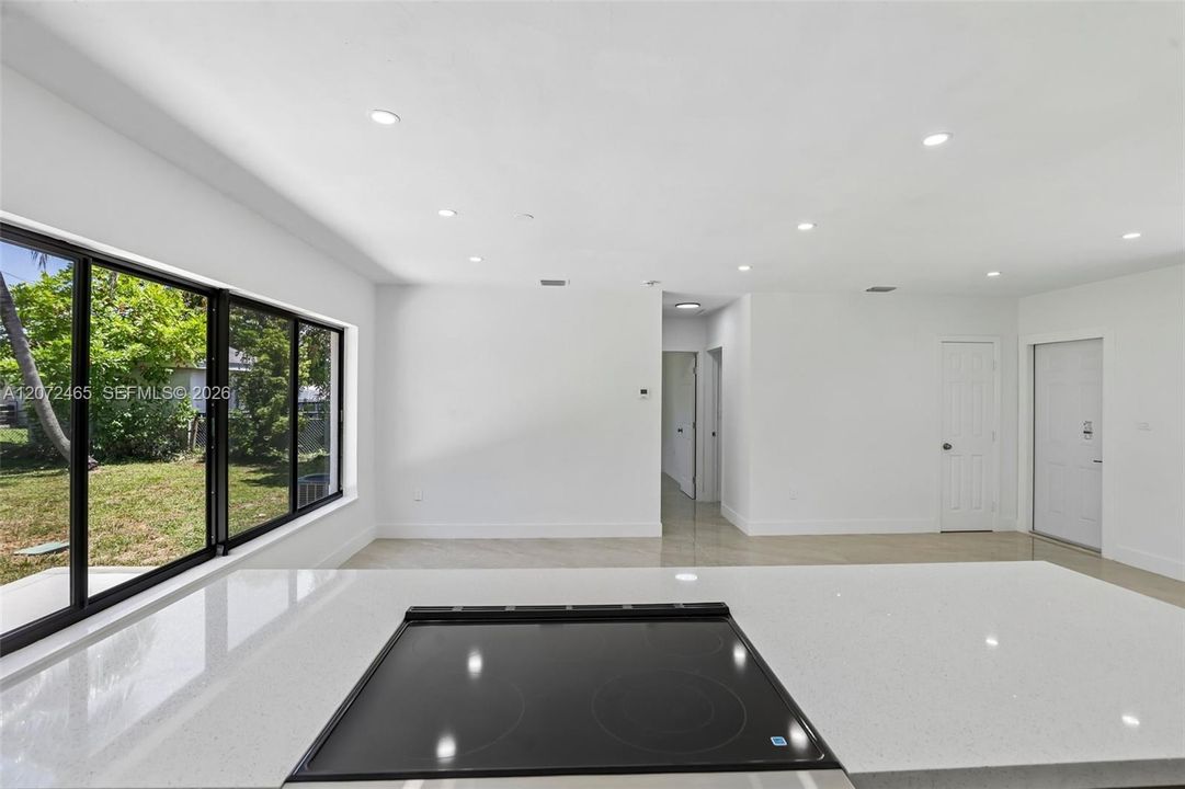 For Sale: $575,000 (3 beds, 2 baths, 1192 Square Feet)