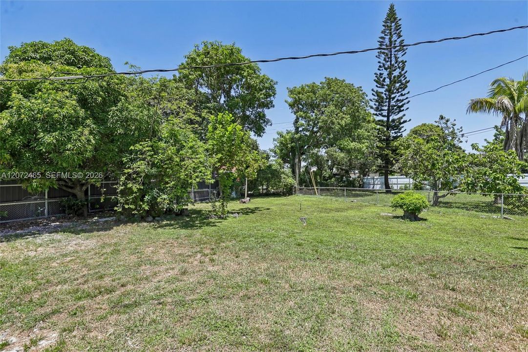 For Sale: $575,000 (3 beds, 2 baths, 1192 Square Feet)