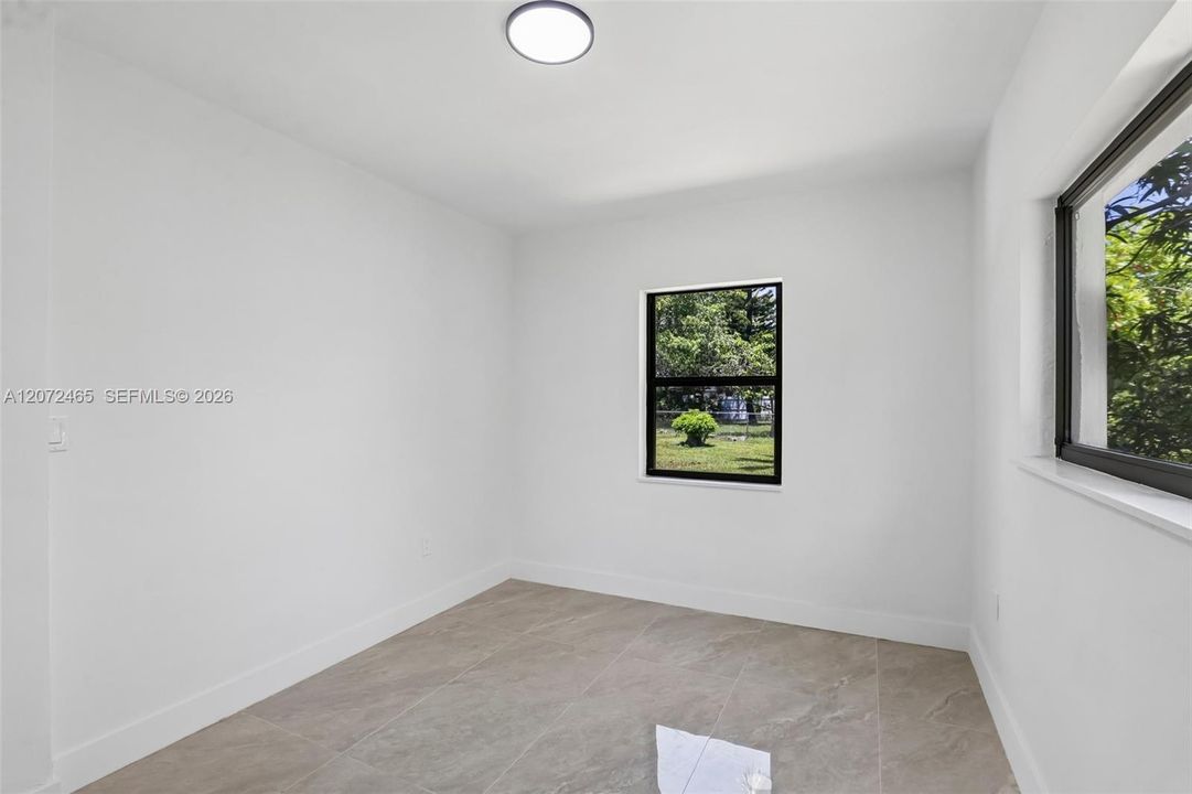For Sale: $575,000 (3 beds, 2 baths, 1192 Square Feet)