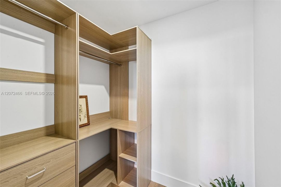 В аренду: $2,357 (1 спален, 1 ванн, 707 Квадратных фут)