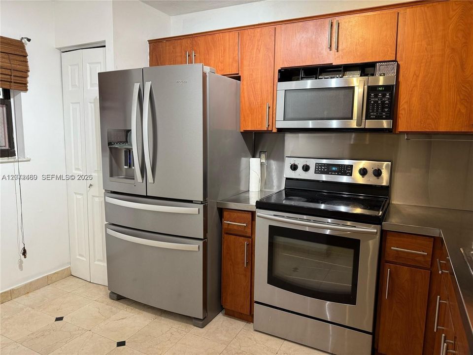 For Sale: $285,000 (3 beds, 2 baths, 1125 Square Feet)