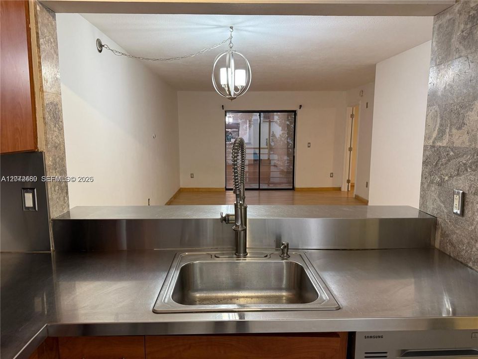 For Sale: $285,000 (3 beds, 2 baths, 1125 Square Feet)