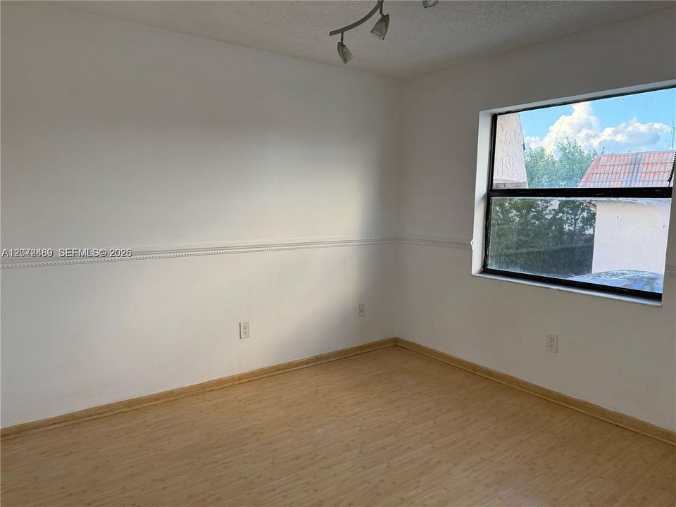 For Sale: $285,000 (3 beds, 2 baths, 1125 Square Feet)