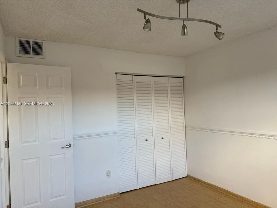 For Sale: $285,000 (3 beds, 2 baths, 1125 Square Feet)