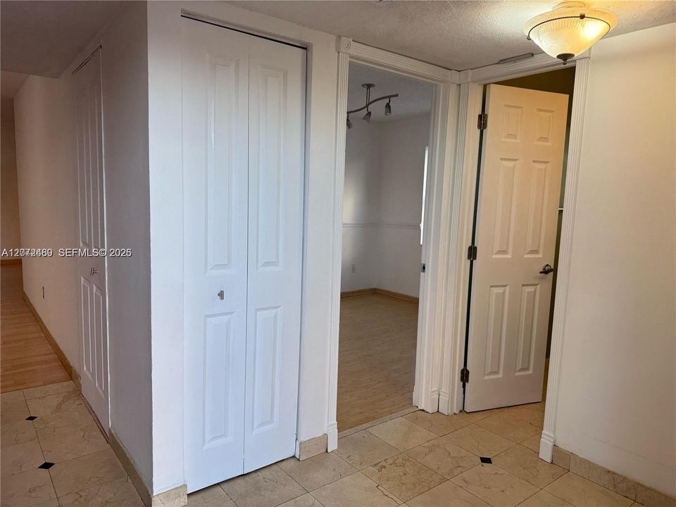 For Sale: $285,000 (3 beds, 2 baths, 1125 Square Feet)