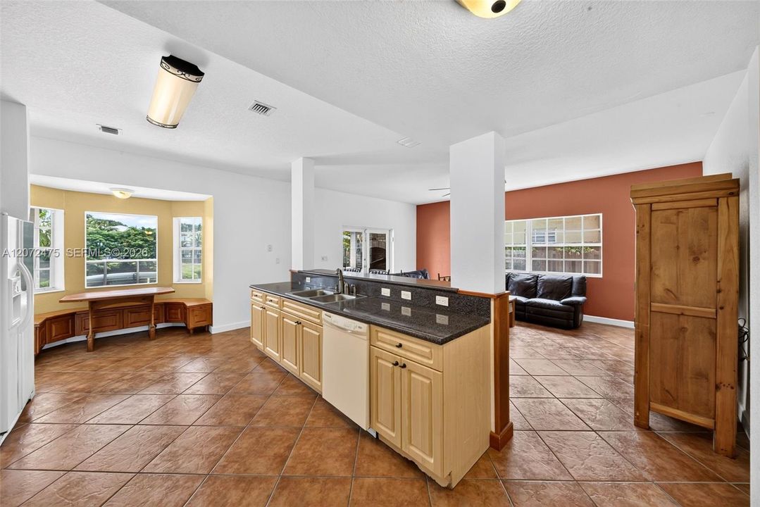 En Venta: $825,000 (4 camas, 4 baños, 2830 Pies cuadrados)