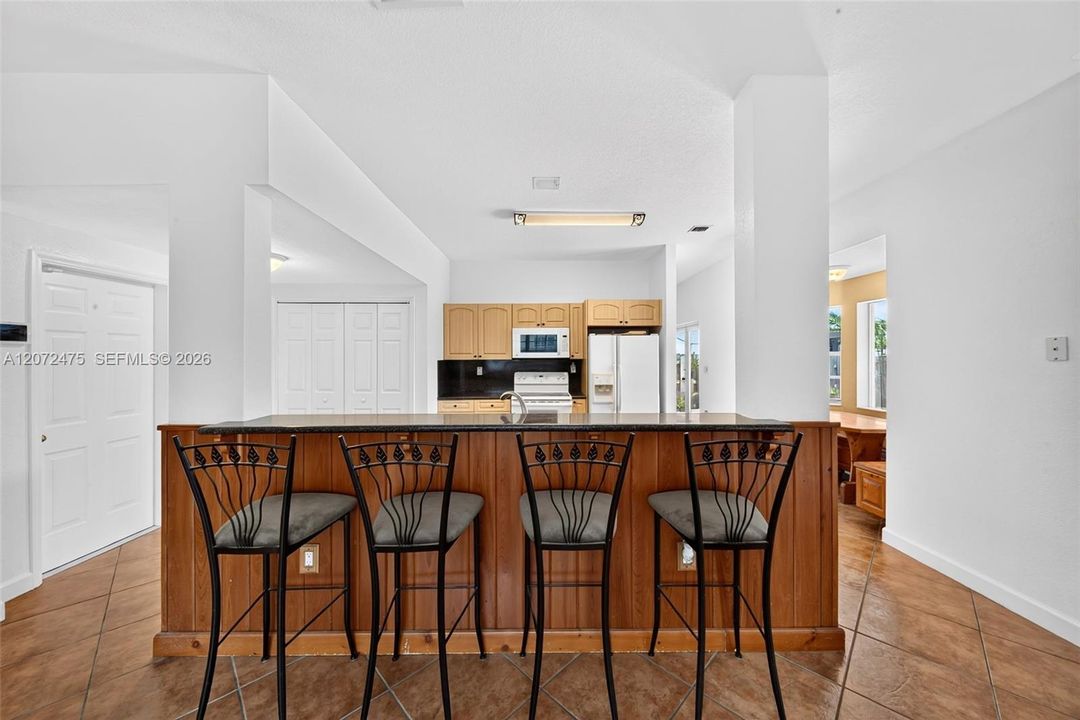 En Venta: $825,000 (4 camas, 4 baños, 2830 Pies cuadrados)