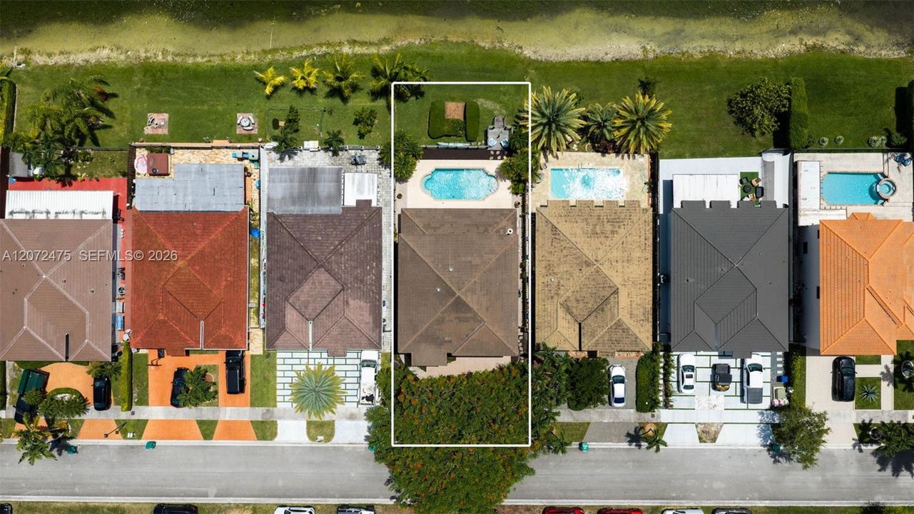 En Venta: $825,000 (4 camas, 4 baños, 2830 Pies cuadrados)