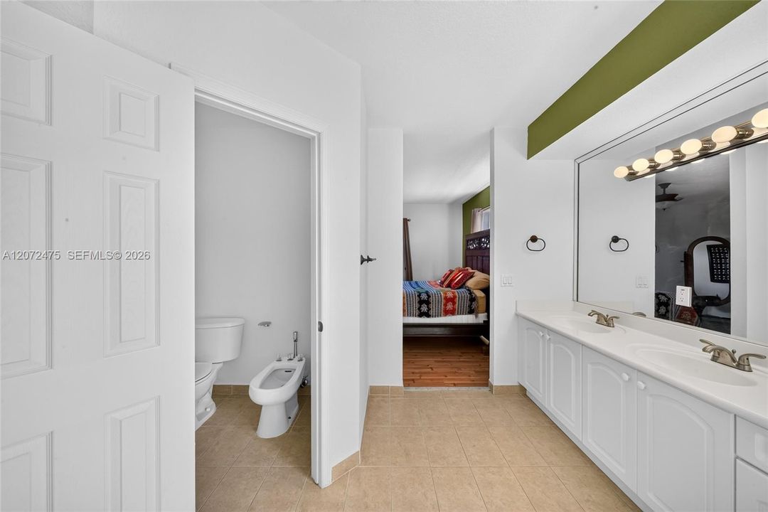 En Venta: $825,000 (4 camas, 4 baños, 2830 Pies cuadrados)