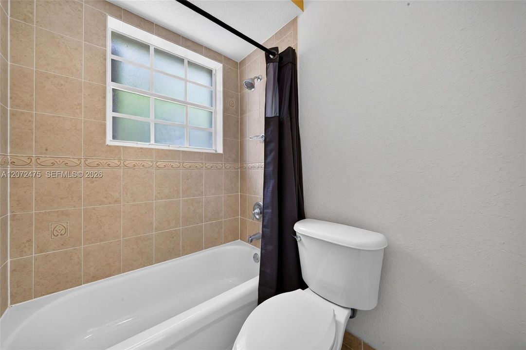 En Venta: $825,000 (4 camas, 4 baños, 2830 Pies cuadrados)