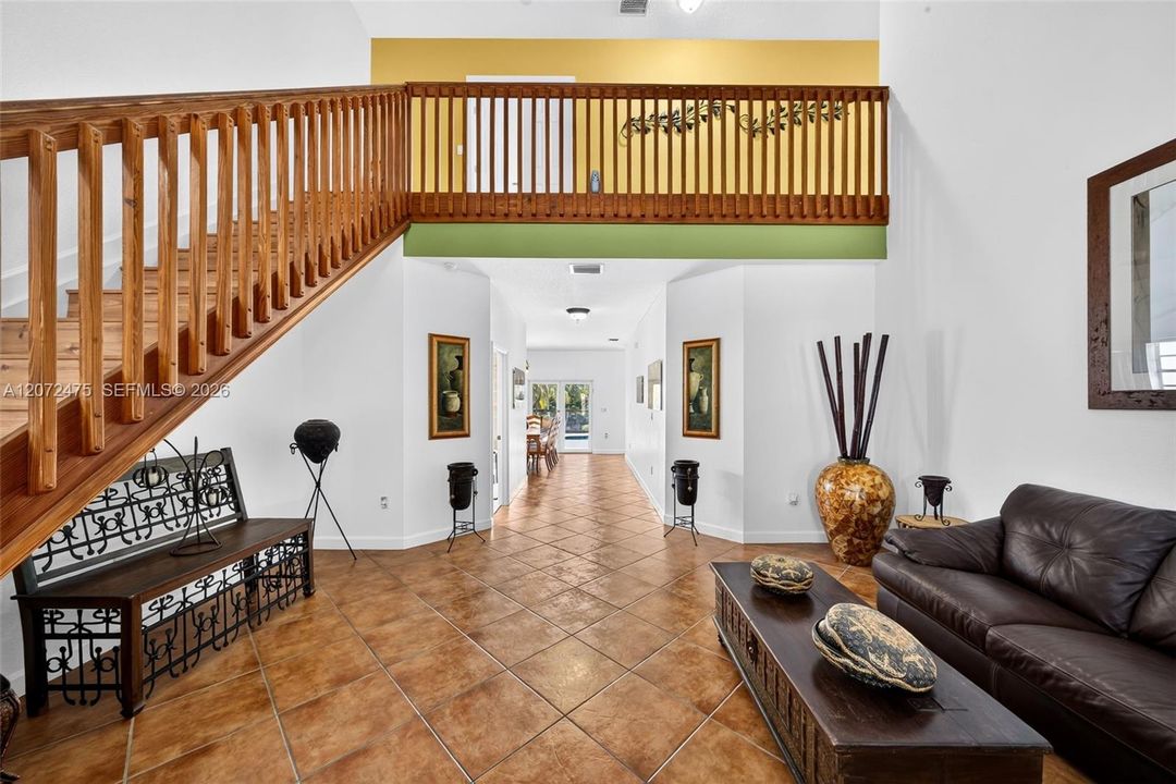 En Venta: $825,000 (4 camas, 4 baños, 2830 Pies cuadrados)