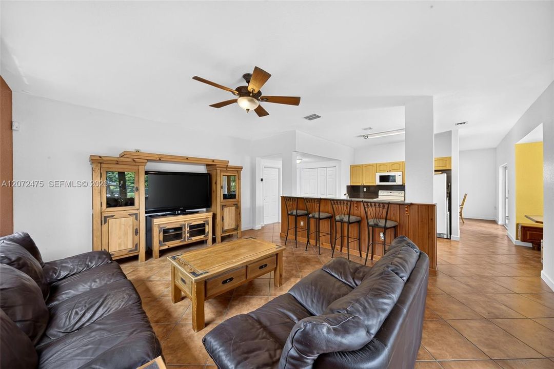 En Venta: $825,000 (4 camas, 4 baños, 2830 Pies cuadrados)