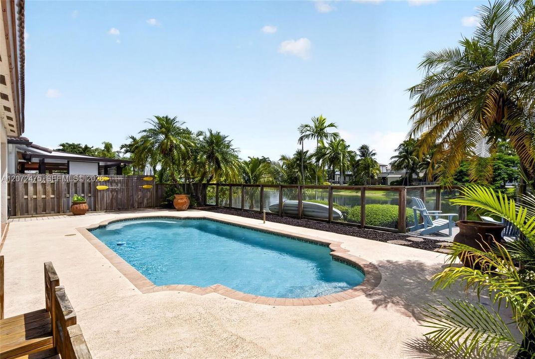 En Venta: $825,000 (4 camas, 4 baños, 2830 Pies cuadrados)