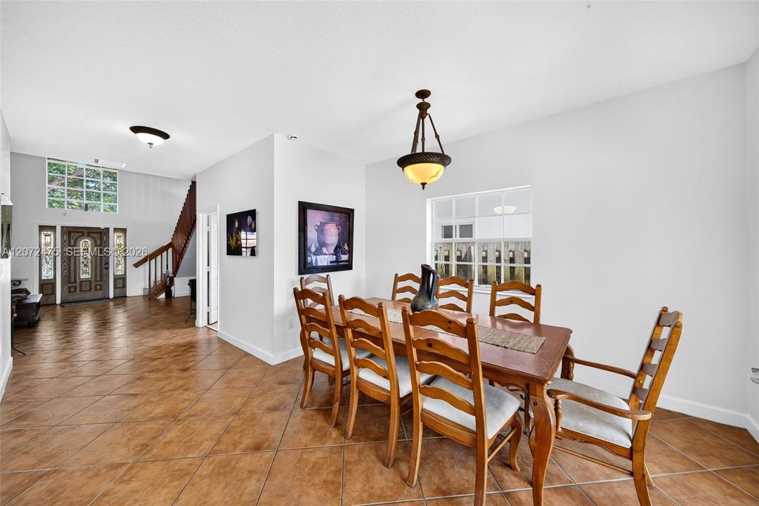 En Venta: $825,000 (4 camas, 4 baños, 2830 Pies cuadrados)