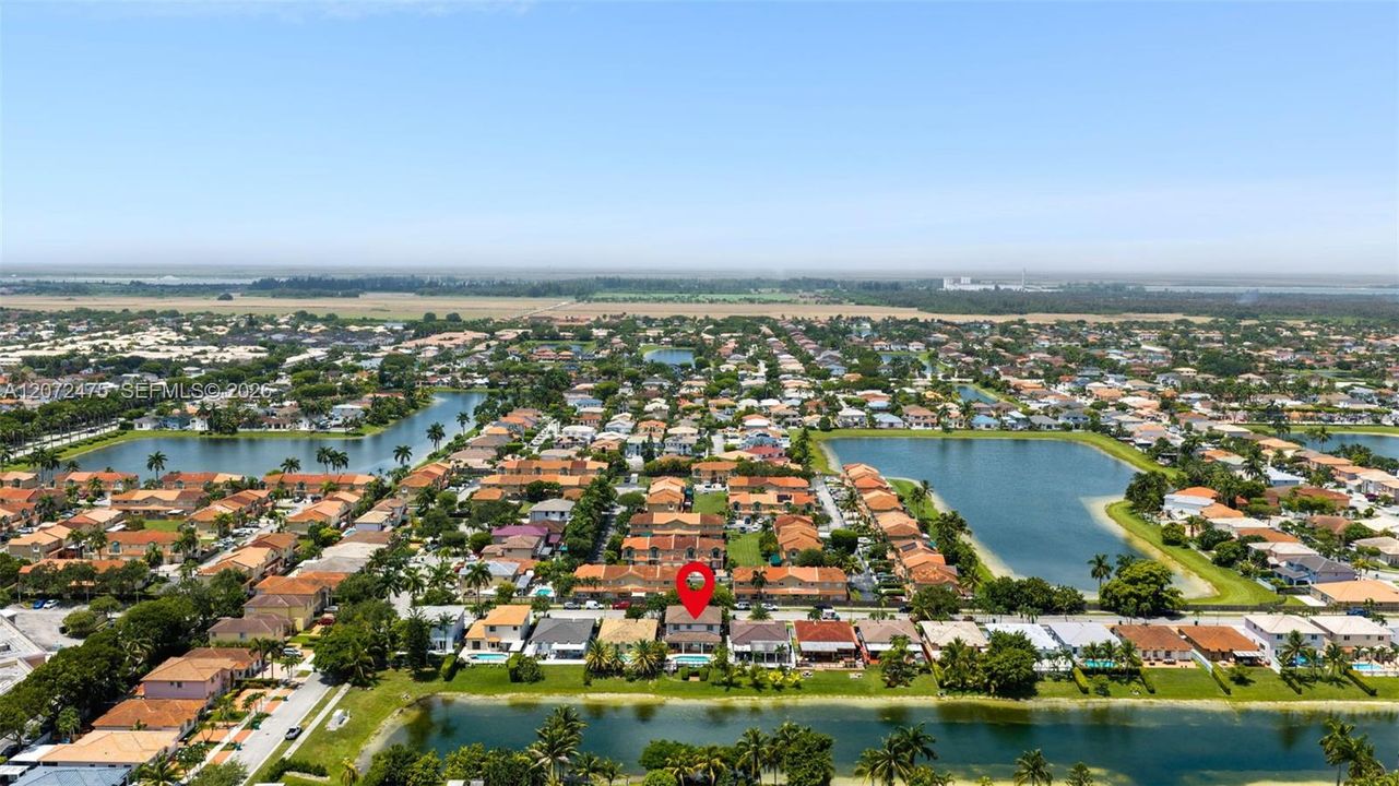 En Venta: $825,000 (4 camas, 4 baños, 2830 Pies cuadrados)
