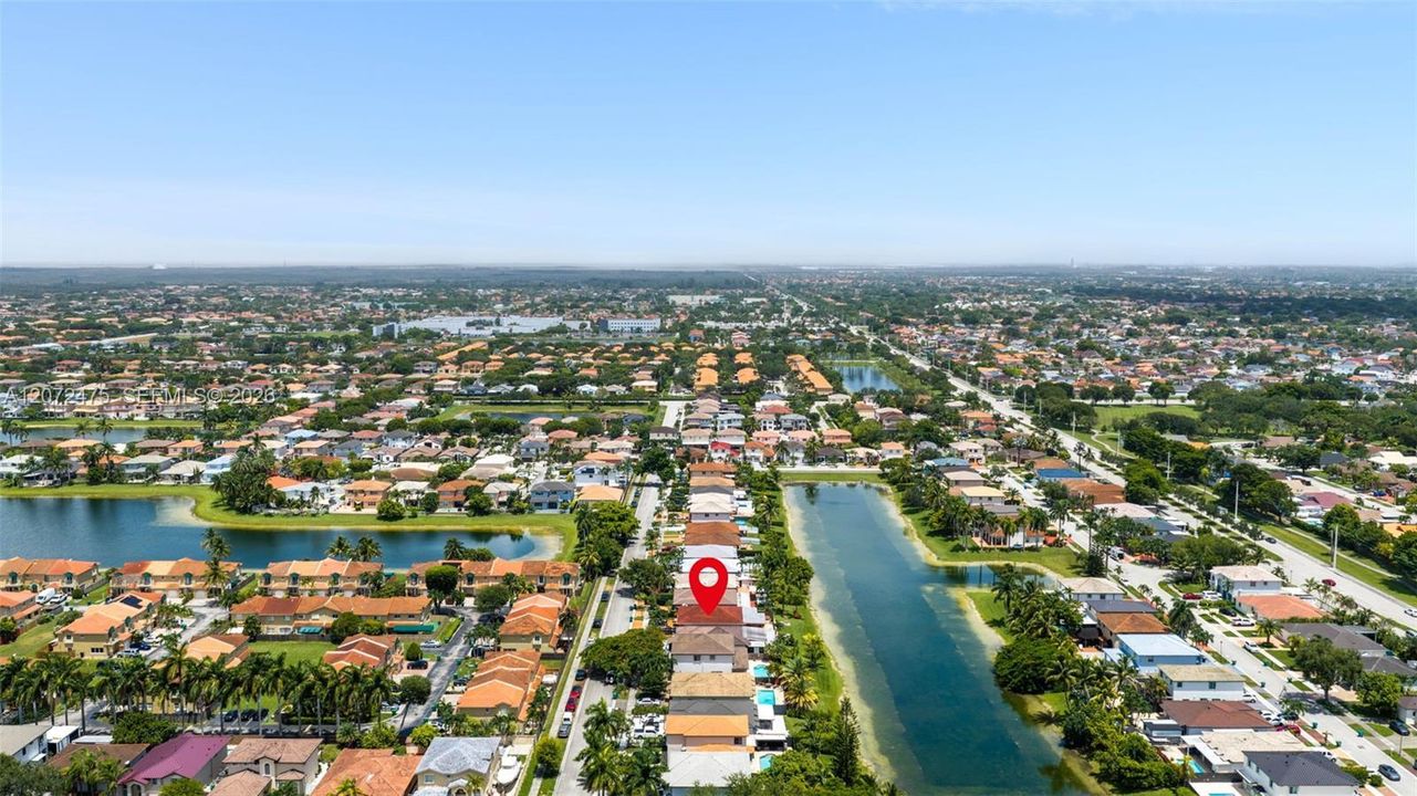 En Venta: $825,000 (4 camas, 4 baños, 2830 Pies cuadrados)